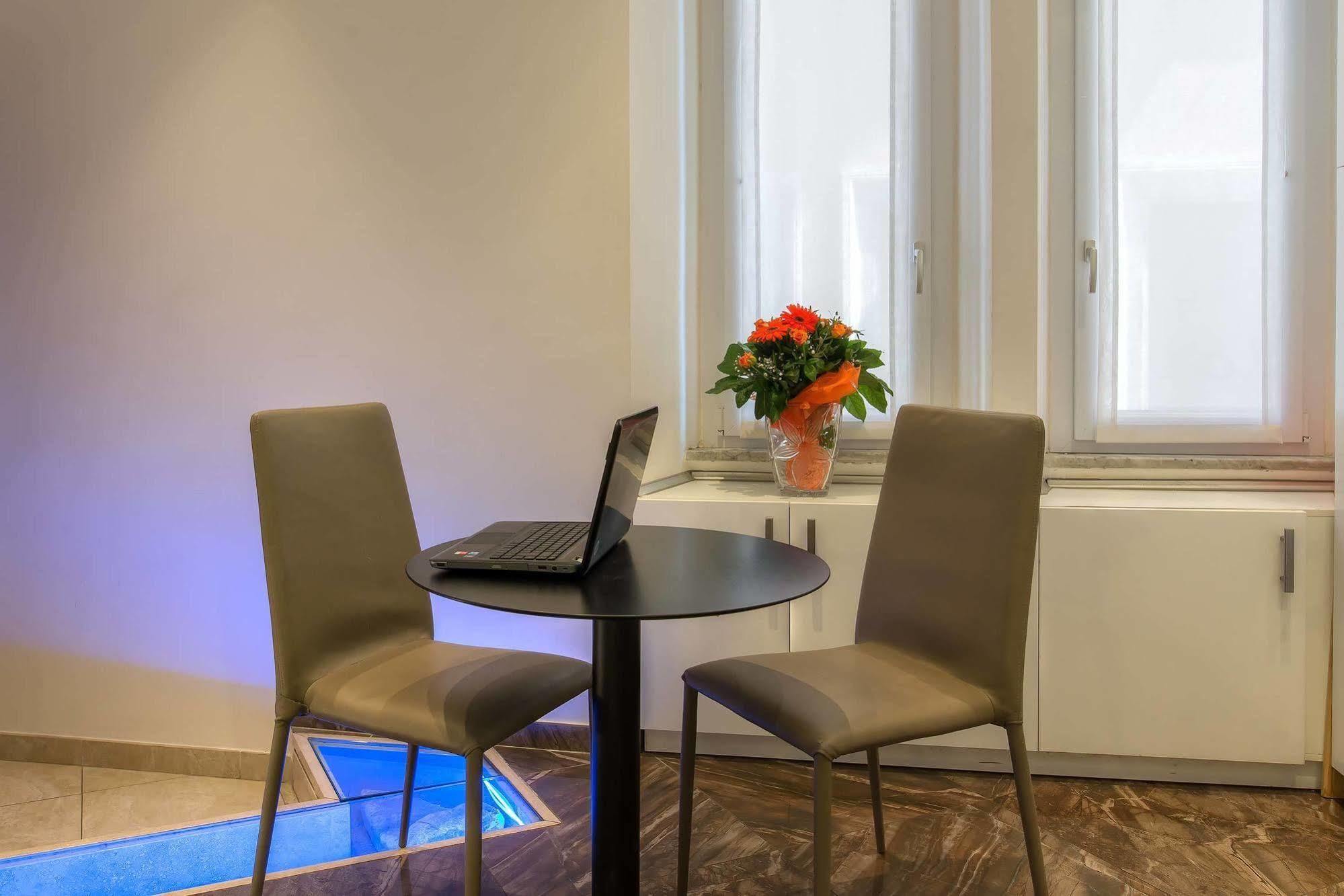 Pantheon Caesar Relais Hotel Rome Exterior photo