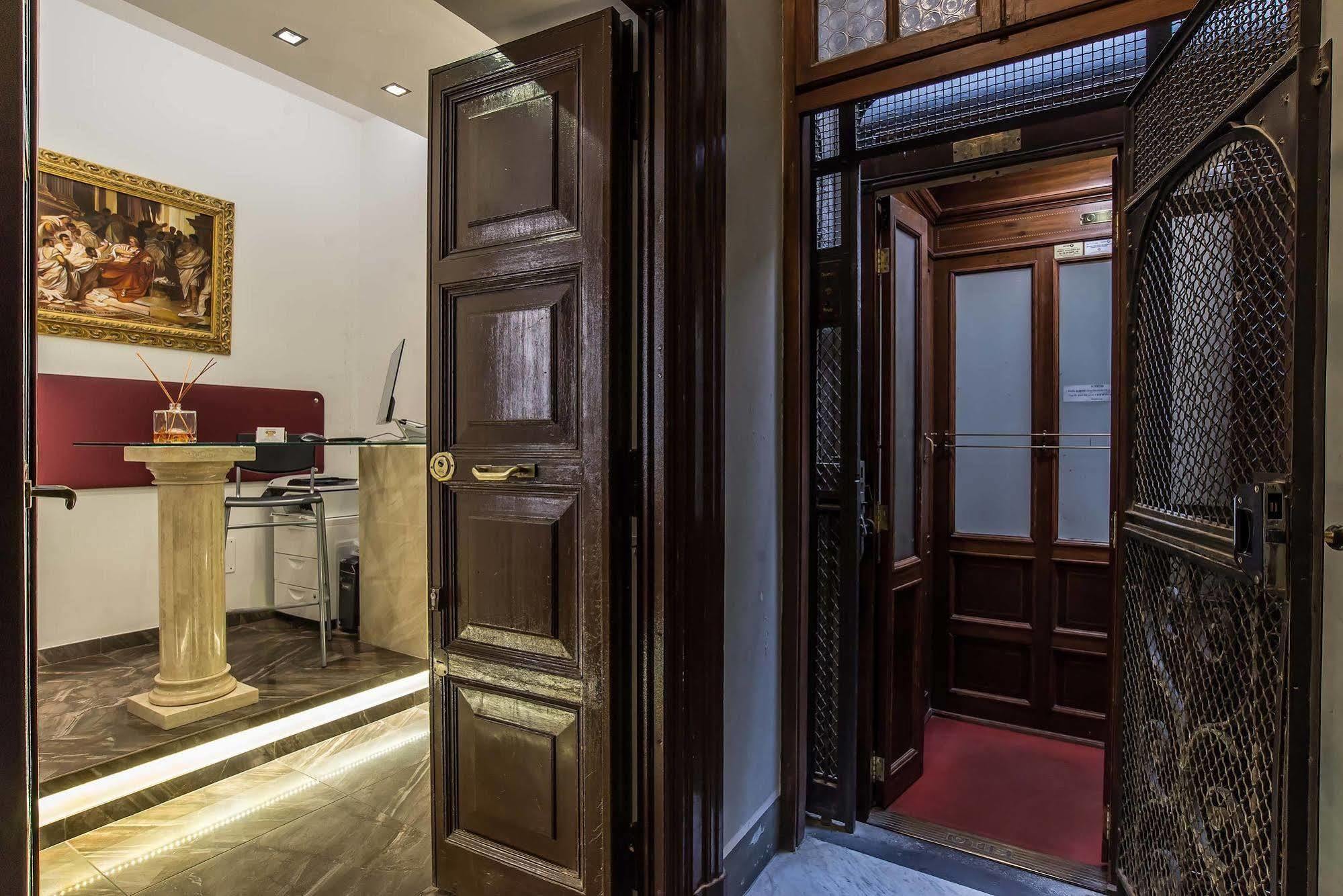 Pantheon Caesar Relais Hotel Rome Exterior photo